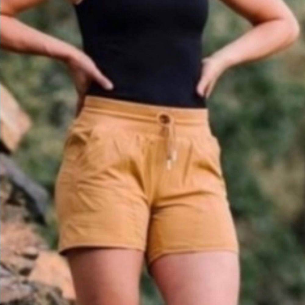 Zyia Dark Khaki Canyon active camel Shorts Med 150